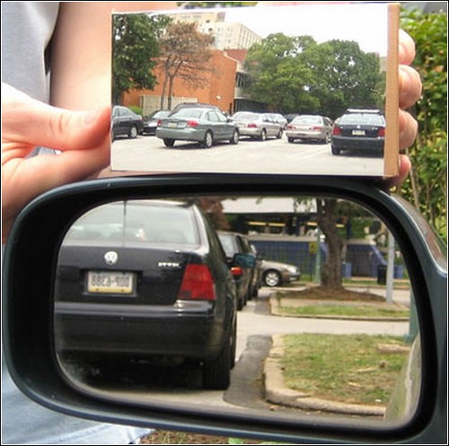 Зеркало заднего вида с увеличенным углом обзора.