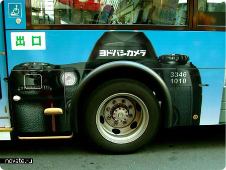Реклама Canon на автобусе