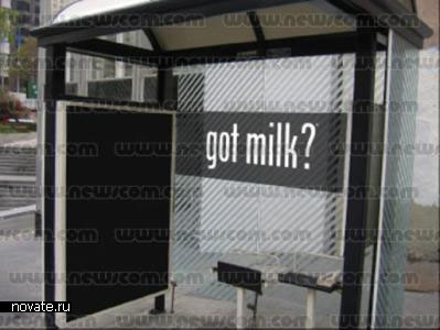 Реклама Got Milk? на автобусной остановке